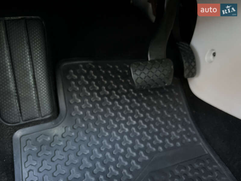 Хэтчбек Volkswagen e-Up 2014 в Львове