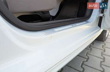 Хетчбек Volkswagen e-Up 2013 в 