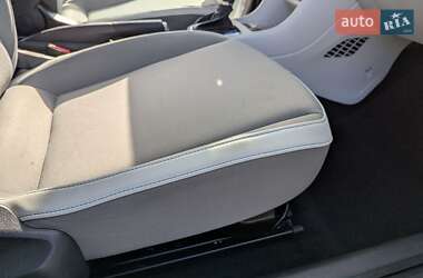 Хетчбек Volkswagen e-Up 2013 в 