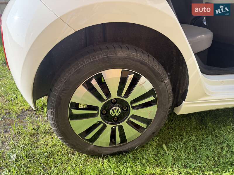 Хэтчбек Volkswagen e-Up 2013 в Львове