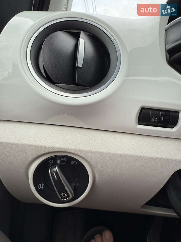 Хэтчбек Volkswagen e-Up 2014 в Львове