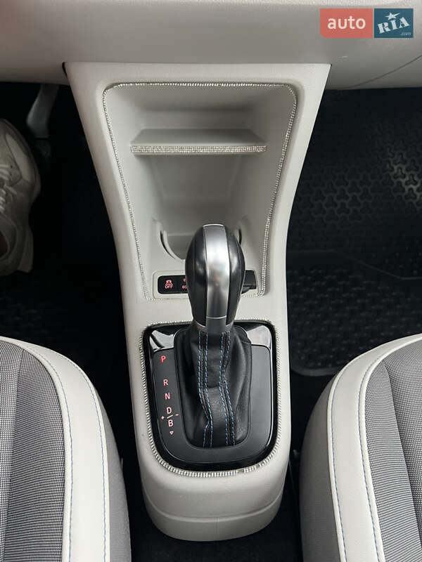 Хетчбек Volkswagen e-Up 2015 в Тернополі