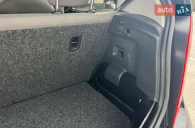 Хэтчбек Volkswagen e-Up 2015 в 