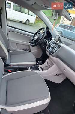 Хэтчбек Volkswagen e-Up 2014 в 
