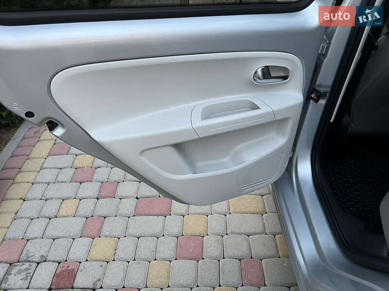 Хэтчбек Volkswagen e-Up 2014 в Львове