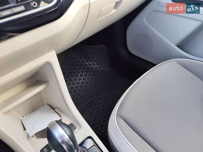 Хетчбек Volkswagen e-Up 2015 в Києві