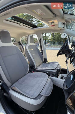 Хэтчбек Volkswagen e-Up 2015 в Вараше