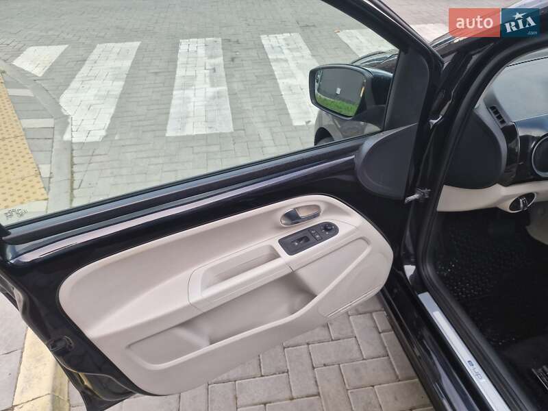Хэтчбек Volkswagen e-Up 2014 в Львове
