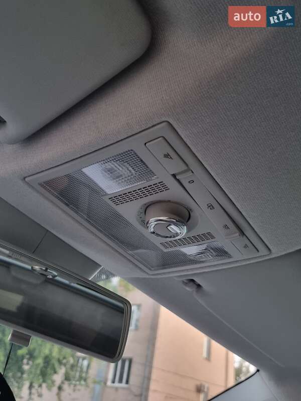 Хетчбек Volkswagen e-Up 2013 в Житомирі