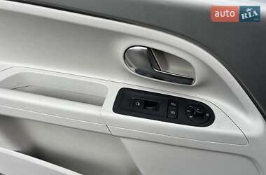 Хэтчбек Volkswagen e-Up 2013 в 