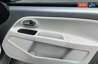 Хэтчбек Volkswagen e-Up 2013 в 