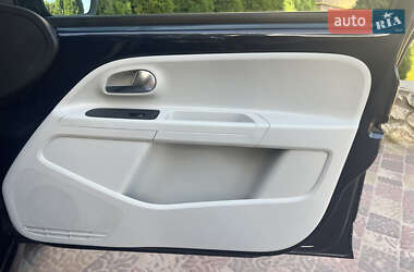 Хэтчбек Volkswagen e-Up 2015 в 
