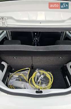Хэтчбек Volkswagen e-Up 2020 в 