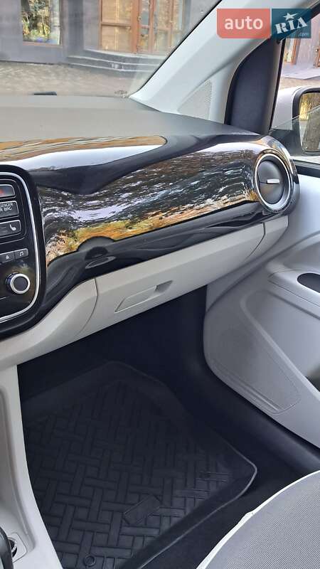 Хэтчбек Volkswagen e-Up 2014 в Луцке фото 5 Хэтчбек Volkswagen e-Up 2014 в Луцке