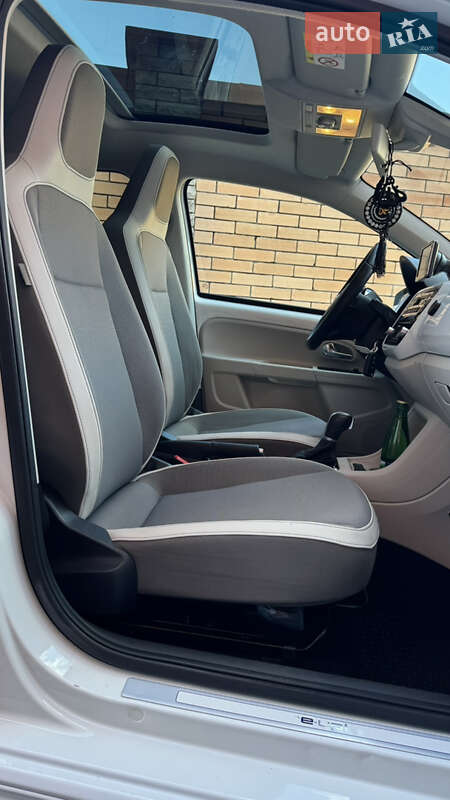 Хэтчбек Volkswagen e-Up 2015 в Виннице фото 23 Хэтчбек Volkswagen e-Up 2015 в Виннице