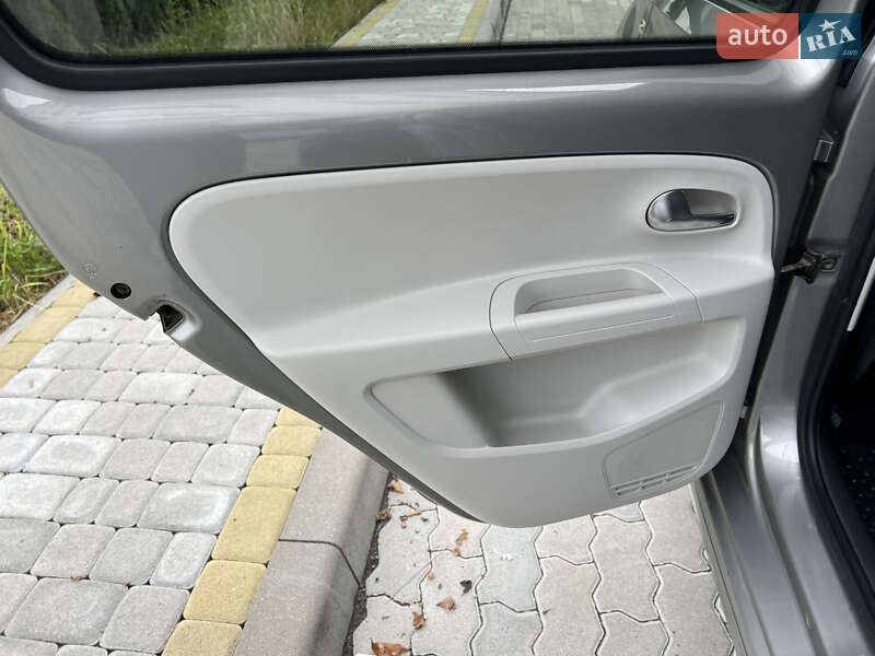 Хэтчбек Volkswagen e-Up 2014 в Львове