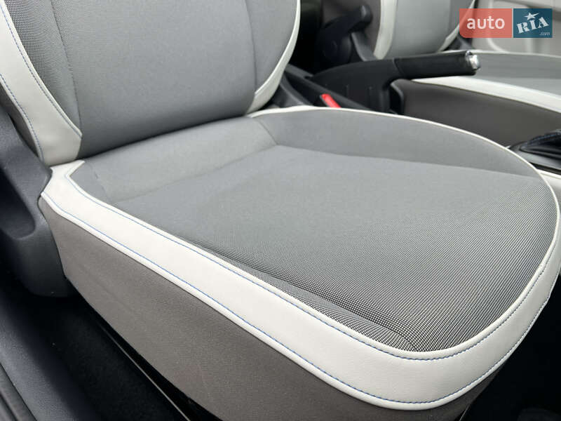 Хэтчбек Volkswagen e-Up 2014 в Львове