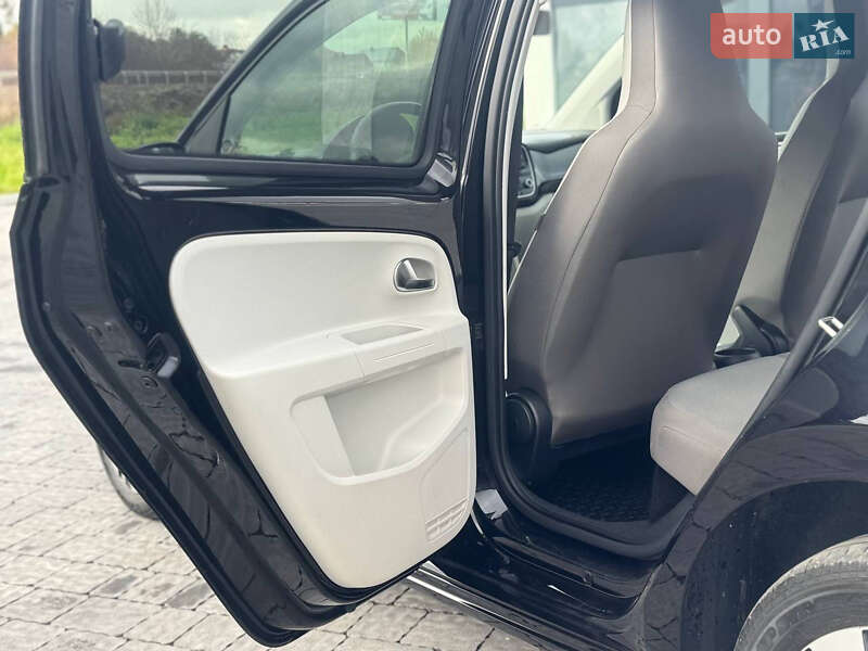 Хетчбек Volkswagen e-Up 2015 в Львові