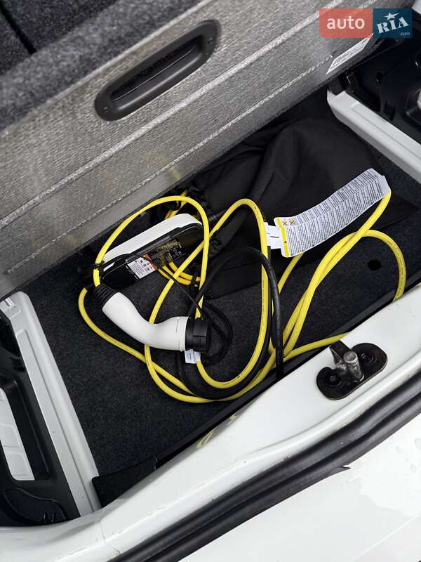 Хетчбек Volkswagen e-Up 2017 в Володимирі