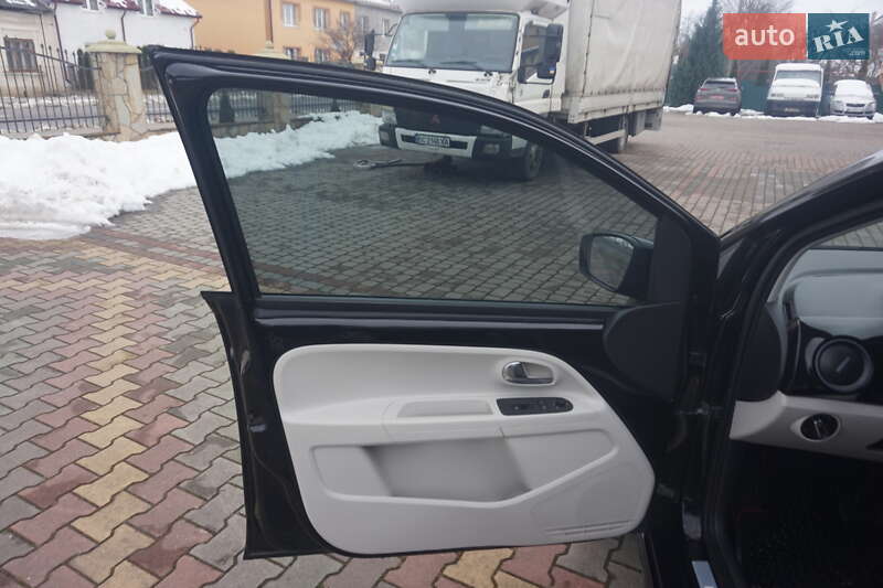 Хэтчбек Volkswagen e-Up 2014 в Самборе