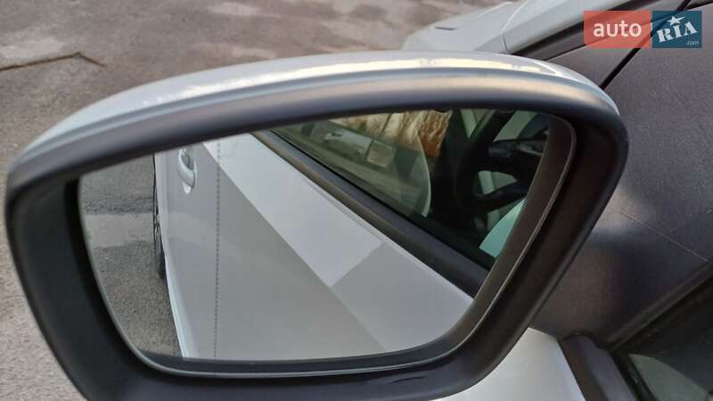 Хэтчбек Volkswagen e-Up 2013 в Звягеле фото 27 Хэтчбек Volkswagen e-Up 2013 в Звягеле