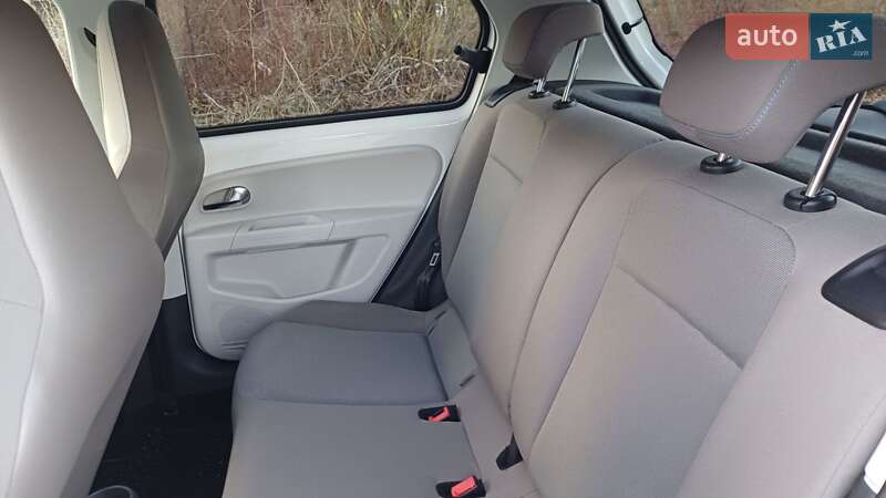 Хэтчбек Volkswagen e-Up 2013 в Звягеле фото 47 Хэтчбек Volkswagen e-Up 2013 в Звягеле