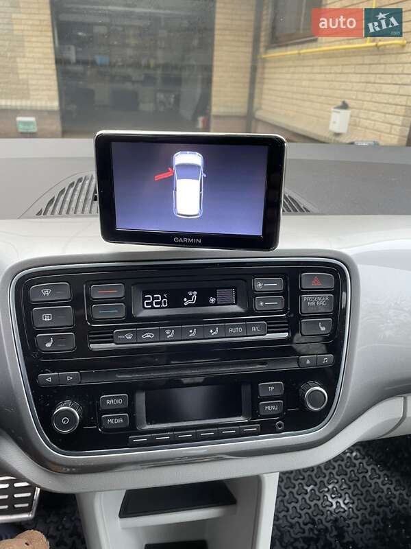 Хетчбек Volkswagen e-Up 2014 в Дніпрі