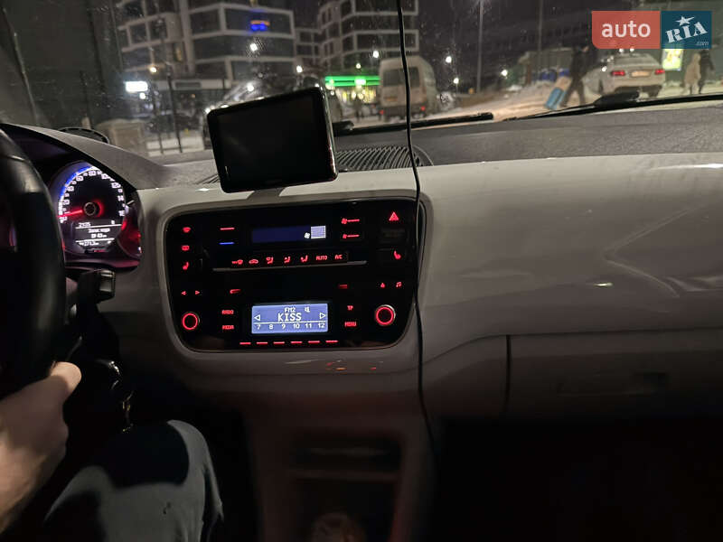 Хетчбек Volkswagen e-Up 2015 в Львові