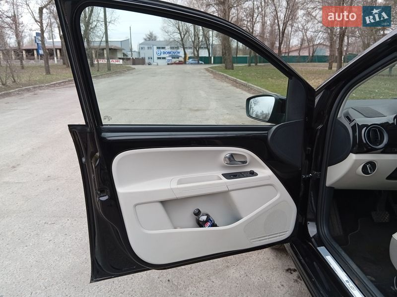 Хэтчбек Volkswagen e-Up 2014 в Горишних Плавнях