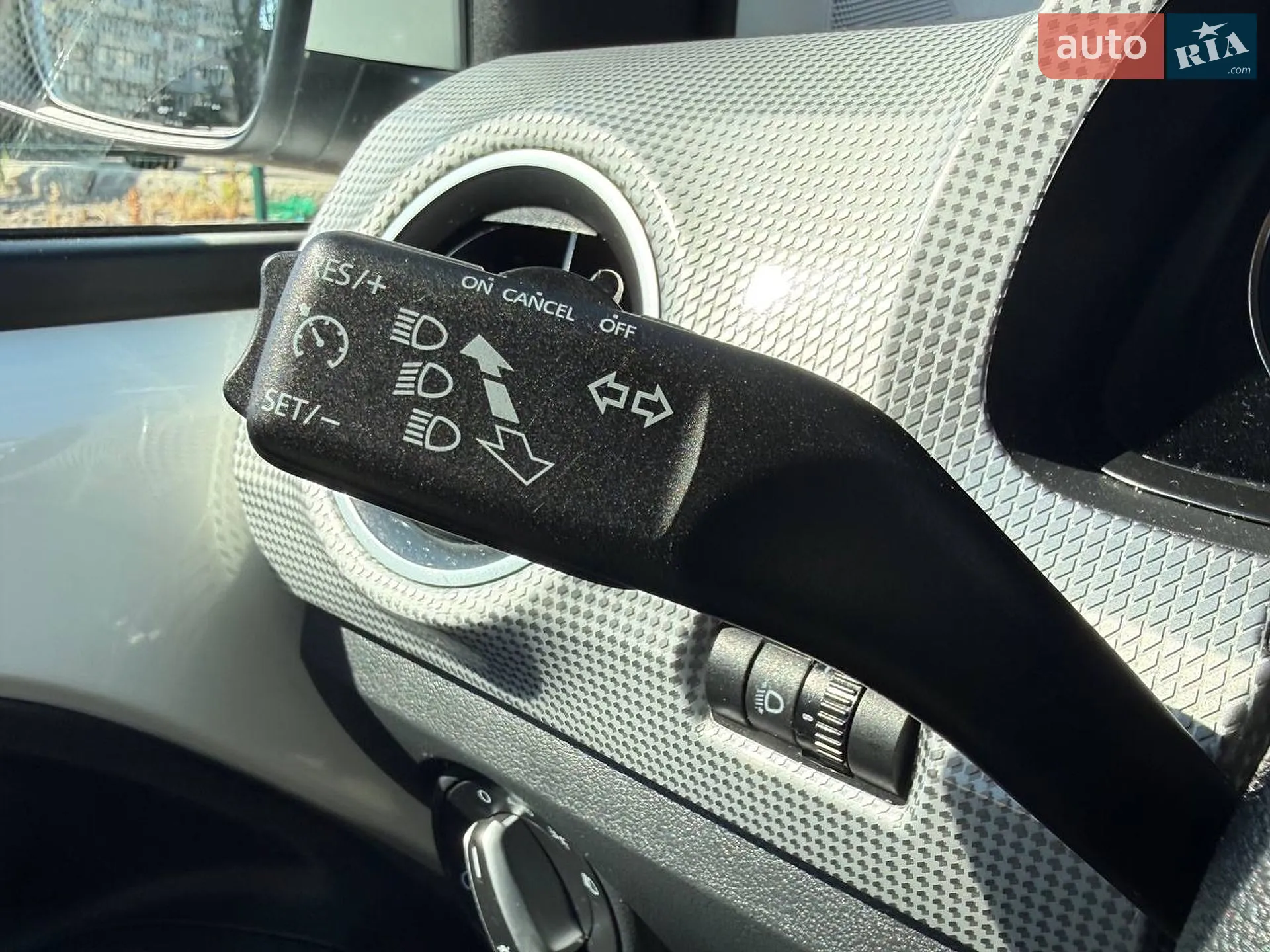 2017 Volkswagen up! - мініатюра 25