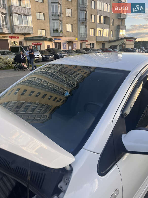 Хэтчбек Volkswagen Fox 2010 в Львове