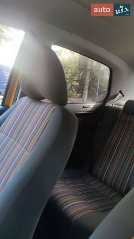 Хетчбек Volkswagen Fox 2010 в Вінниці