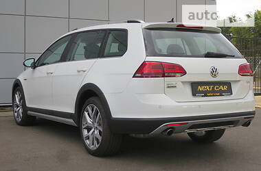 Универсал Volkswagen Golf Alltrack 2016 в Киеве