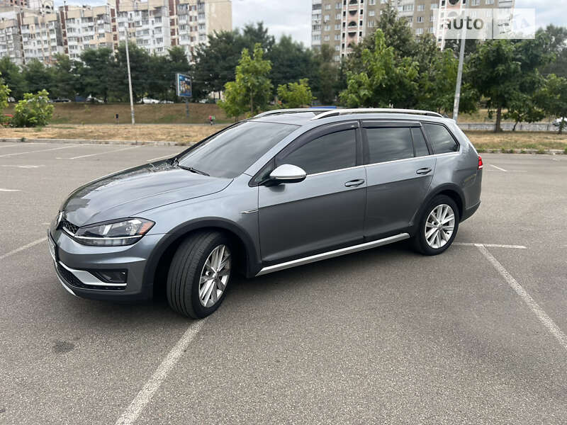 Универсал Volkswagen Golf Alltrack 2018 в Киеве