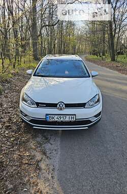 Универсал Volkswagen Golf Alltrack 2017 в Киеве