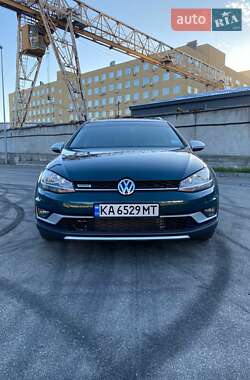 Універсал Volkswagen Golf Alltrack 2017 в Києві