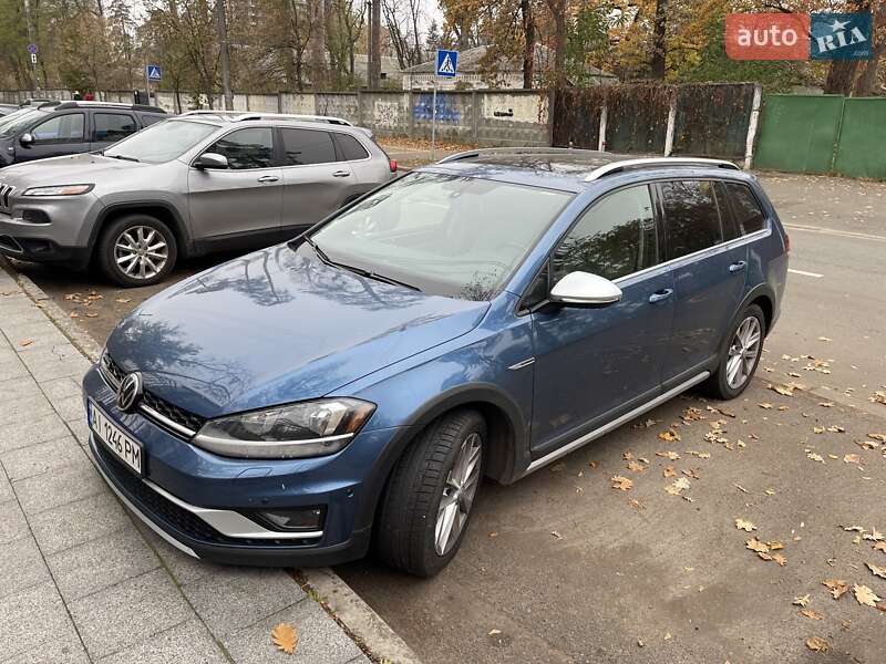 Универсал Volkswagen Golf Alltrack 2019 в Киеве