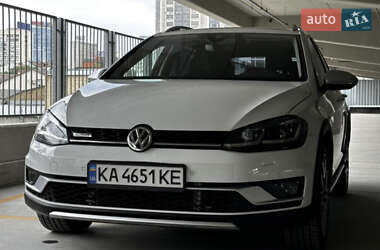 Універсал Volkswagen Golf Alltrack 2019 в Києві