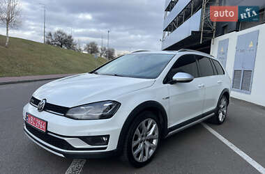 Універсал Volkswagen Golf Alltrack 2017 в Києві