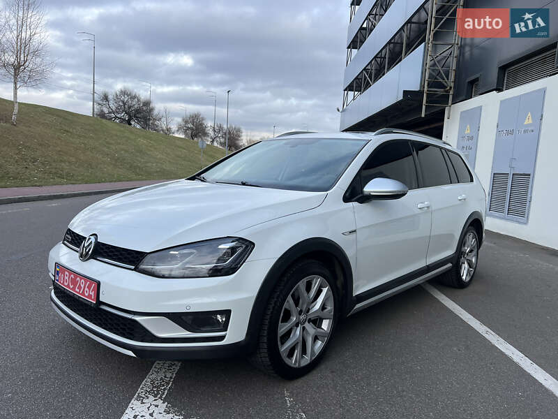 Универсал Volkswagen Golf Alltrack 2017 в Киеве