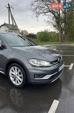 Универсал Volkswagen Golf Alltrack 2019 в Киеве