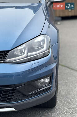 Універсал Volkswagen Golf Alltrack 2017 в 
