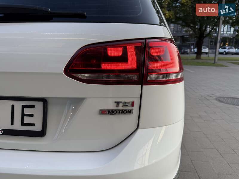 Универсал Volkswagen Golf Alltrack 2016 в Ужгороде
