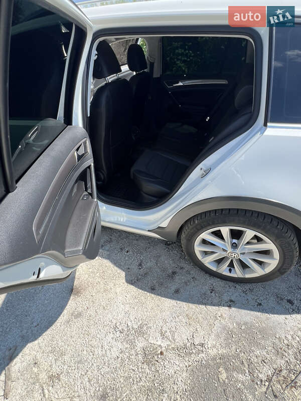Универсал Volkswagen Golf Alltrack 2016 в Сумах