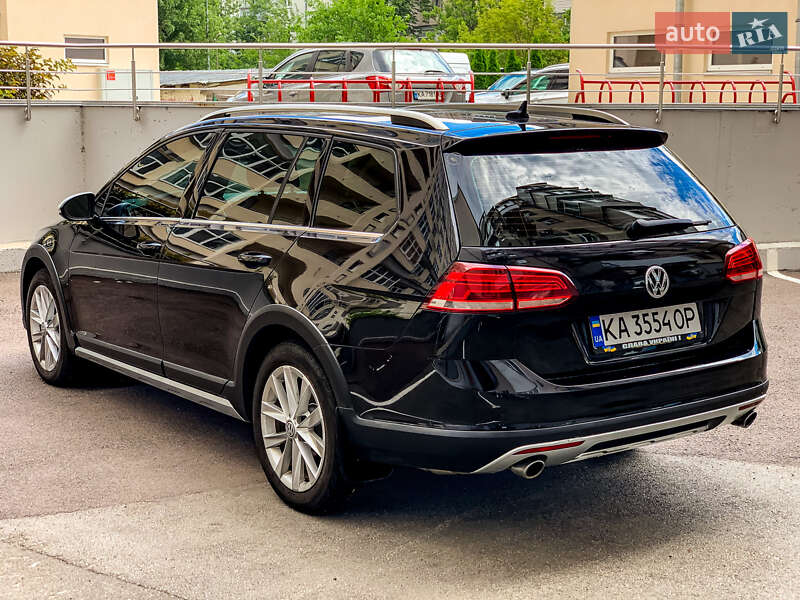 Универсал Volkswagen Golf Alltrack 2017 в Киеве