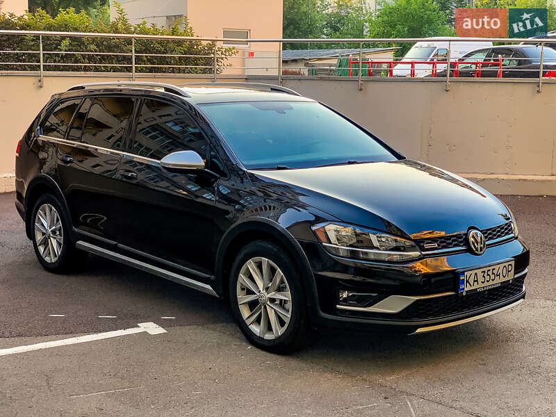 Универсал Volkswagen Golf Alltrack 2017 в Киеве