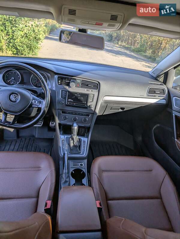 Универсал Volkswagen Golf Alltrack 2017 в Киеве