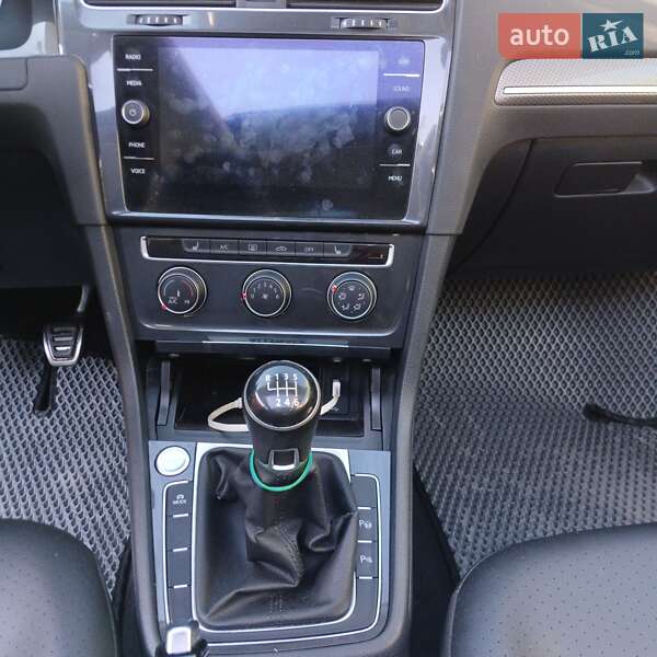 Универсал Volkswagen Golf Alltrack 2019 в Днепре