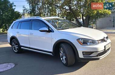Универсал Volkswagen Golf Alltrack 2016 в Киеве