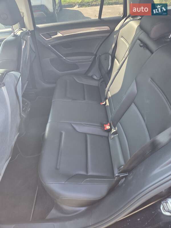 Универсал Volkswagen Golf Alltrack 2016 в Львове